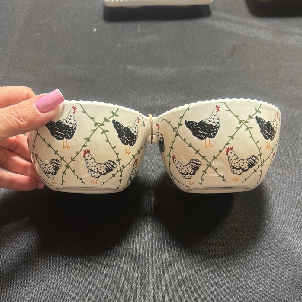 Hand-Painted Chicken Print Ceramic serving dish - White